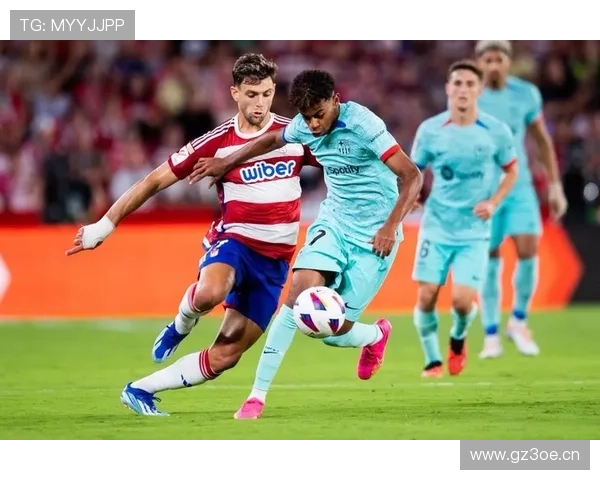 亚马尔在社媒晒出自己整蛊梦乡中的孔德的视频,后者毫无反应